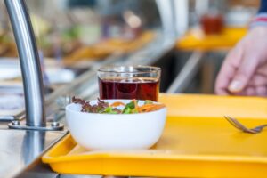 Inflation, difficulté d’approvisionnement : Une revalorisation inévitable des prix des prestations de repas en restauration collective.