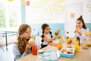 Les parents et la cantine scolaire : attachement et inquiétudes à l’heure de la rentrée